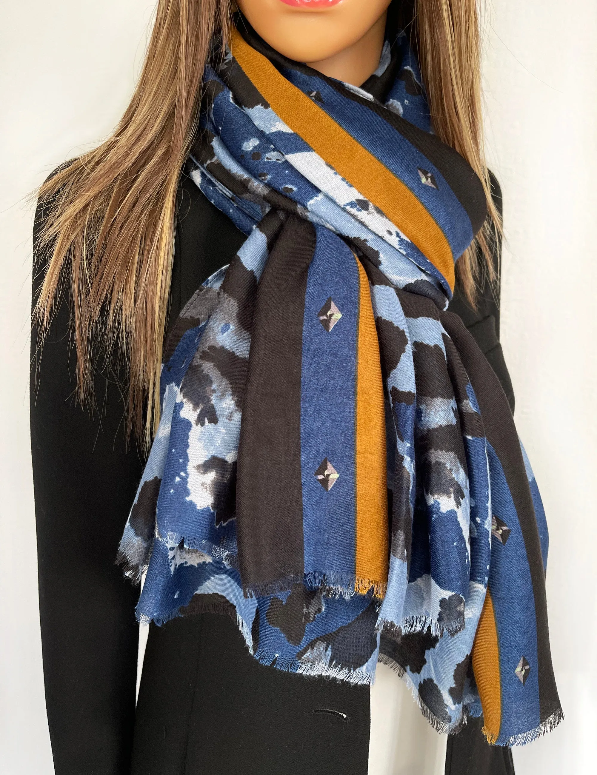 LARGE BLUE CAMEO LEOPARD PRINT SCARF