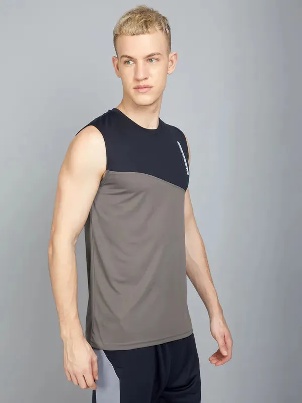 Men Colorblock Slim Fit Crew Neck Innerwear Vest with TECHNO COOL 